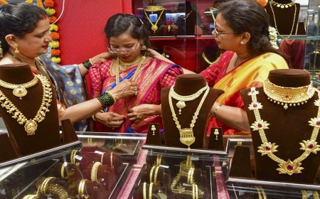 Gold News: सोने-चांदी में आज हुआ ये उलटफेर, कीमतों में आया ये बदलाव, जानें आज का लेटेस्ट रेट