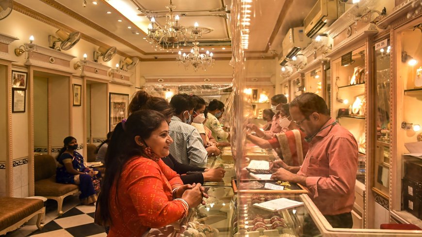 Gold News: सोने-चांदी ने आज खूब काटा गदर, कीमतों में भारी उलटफेर, खरीदारी से पहले जानें लेटेस्ट रेट